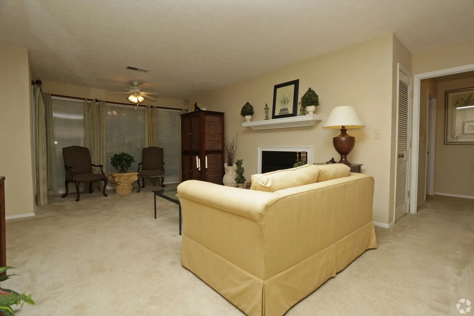 apartments for rent Berkeley Landing living room